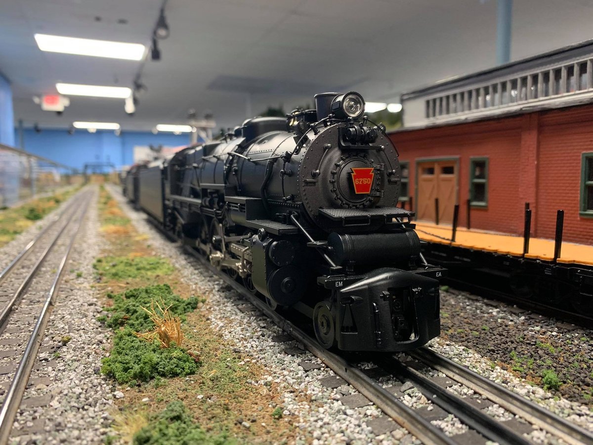 Lionel Pacific 4-6-2 Review: The Classic Steam Locomotive Every O-Gauge Layout Needs
